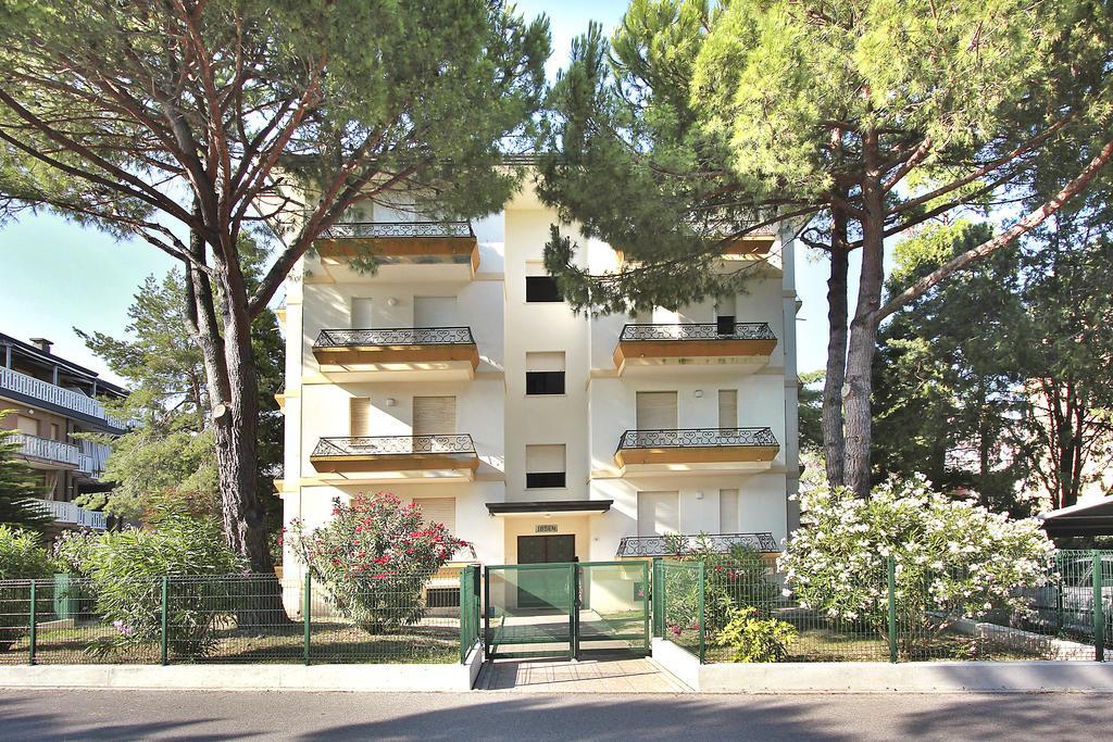 Residenza Ibsen Lejlighed Lignano Sabbiadoro Værelse billede